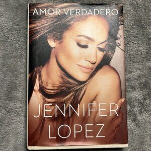 Jennifer Lopez’s Book Amor Verdadero Spanish Version